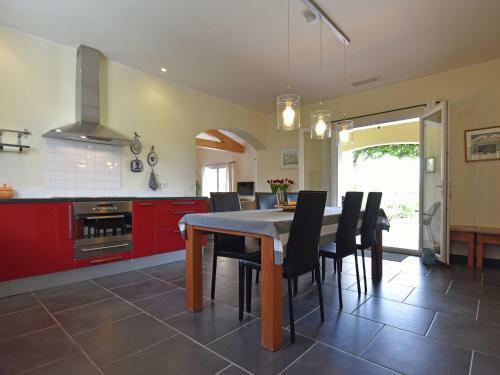 Charming Villa In Escales With Jacuzzi