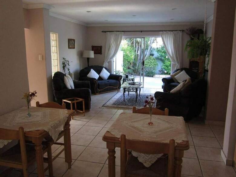 Hostal Two Owls Guest House