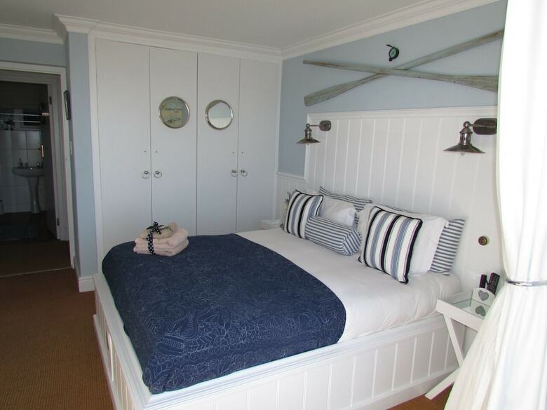 Hostal A Boat House