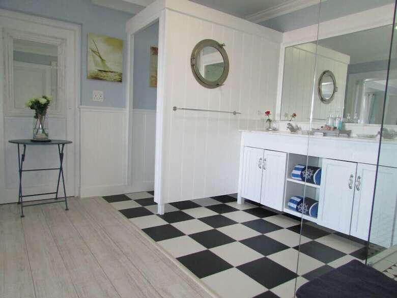 Hostal A Boat House
