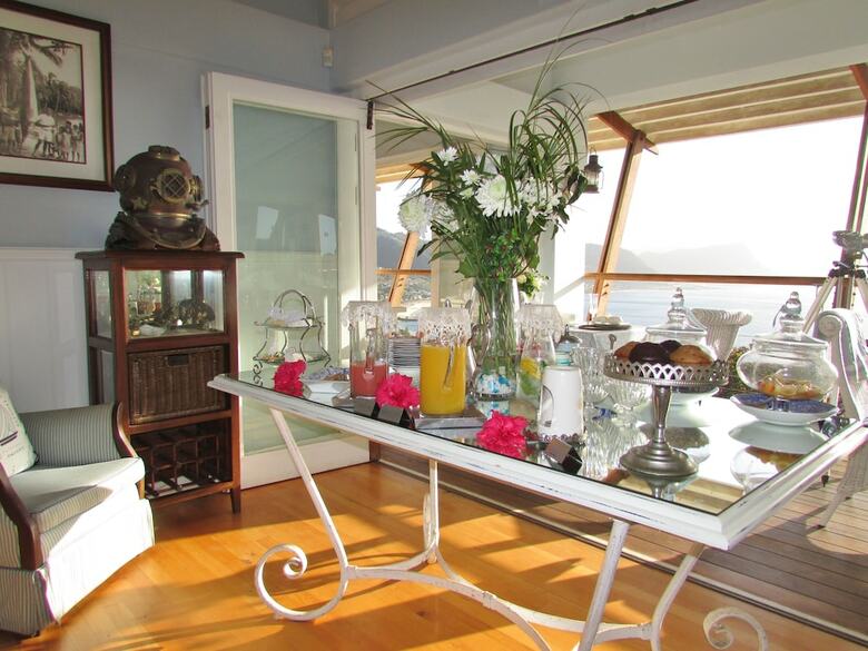 Hostal A Boat House