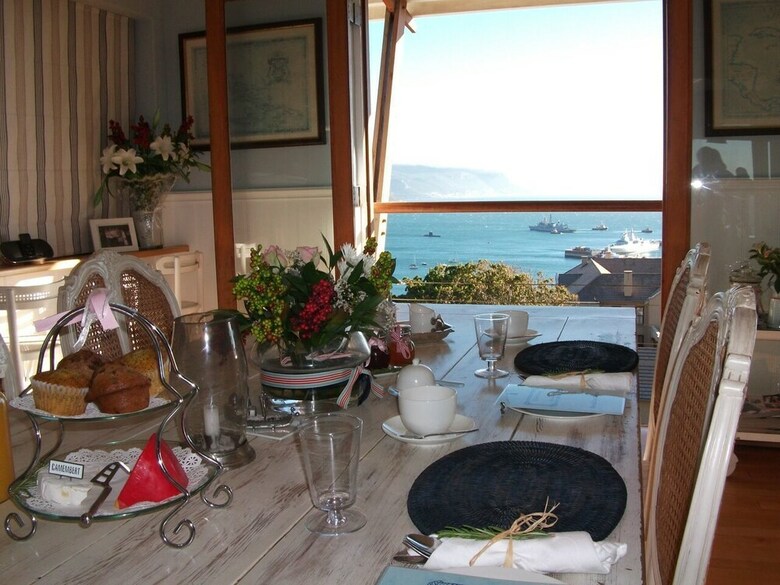 Hostal A Boat House