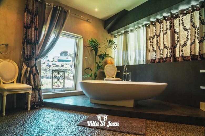 Hostal Villa Saint Jean