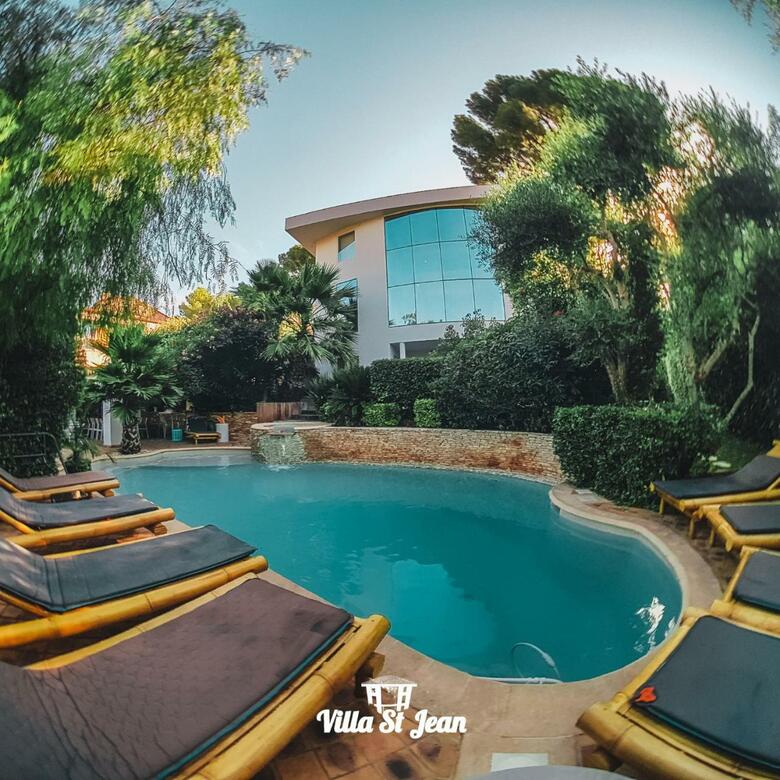 Hostal Villa Saint Jean