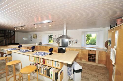 Larmor-baden Villa Sleeps 8 Pool Wifi