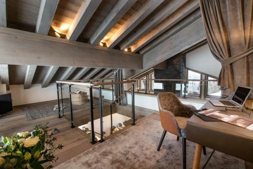 Yellowstone Lodge