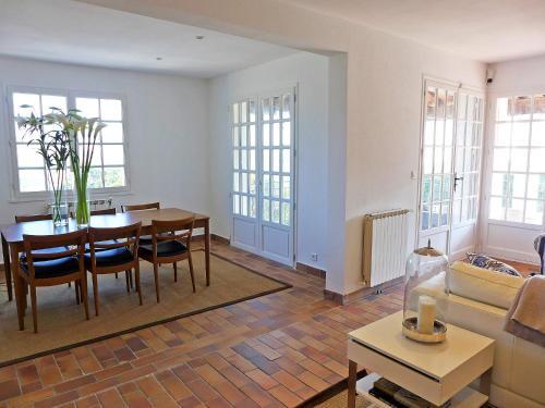 Holiday Home Les Arbousiers