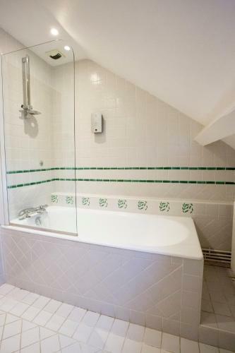 Hotel Logis H�tel Etchema�t�