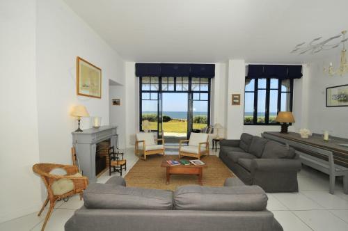 Le Croisic Villa Sleeps 14 Pool
