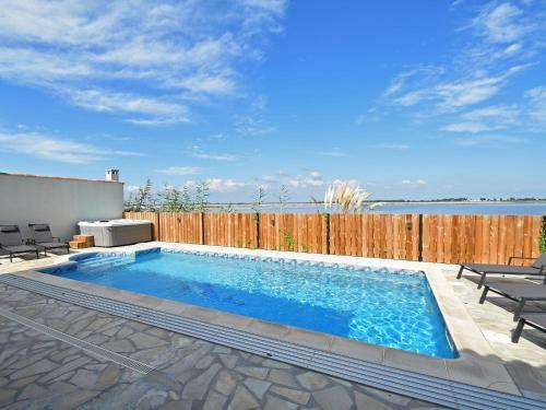 Luxurious Holiday Home With Private Pool In Port Camargue