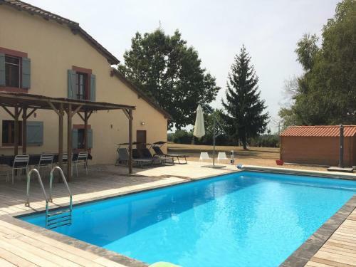 Luxurious Villa In Cazaubon With Swimming Pool