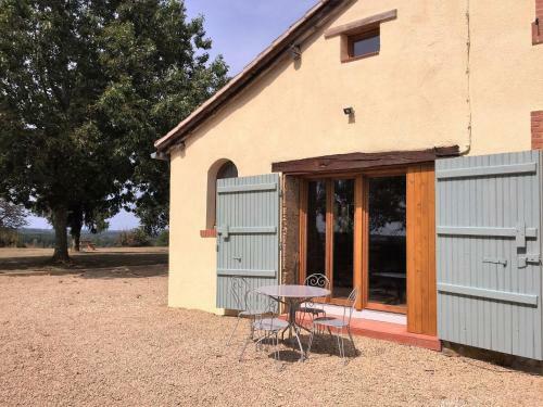 Luxurious Villa In Cazaubon With Swimming Pool