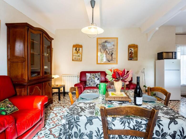 Holiday Home Les Vignes (mbe100)