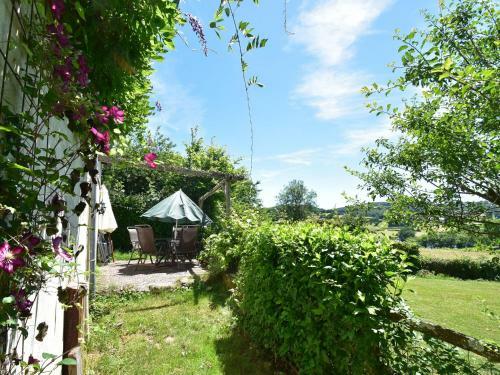 Quaint Farmhouse By The Forest In Mhere
