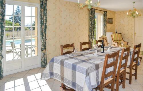 Three-bedroom Holiday Home In Montignac