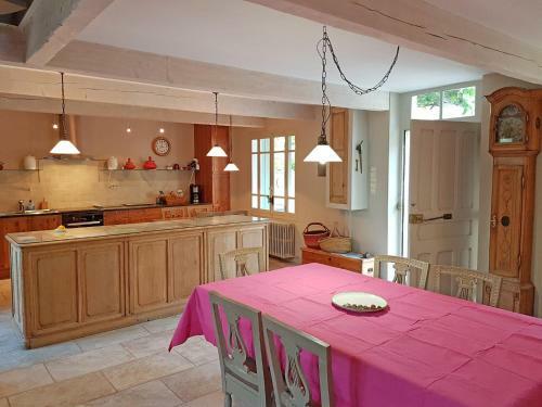 Comfortable Holiday Home In Mormoiron With Private Pool