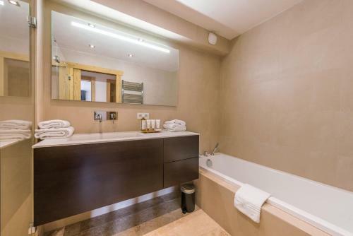 Omaroo Chalets Morzine - By Emerald Stay