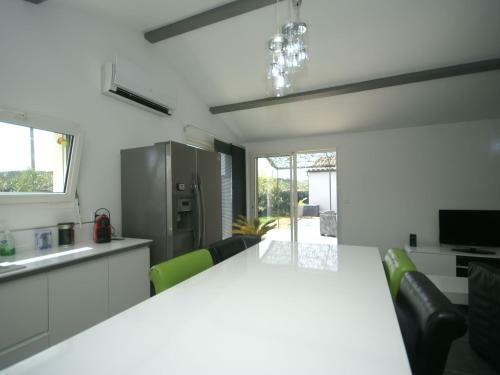 Modern Holiday Home In Piolenc With Pool