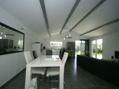 Modern Holiday Home In Piolenc With Pool