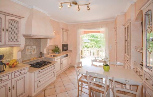 Studio Holiday Home In Peymeinade