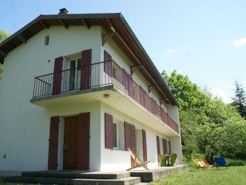 Comfortable Villa On Lake In Roybon