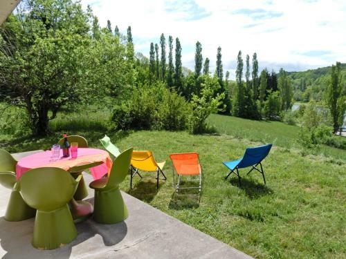 Comfortable Villa On Lake In Roybon