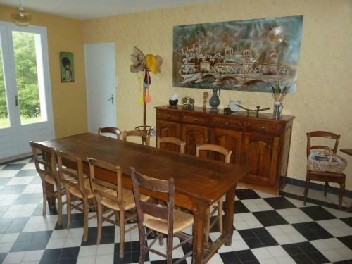 Comfortable Villa On Lake In Roybon