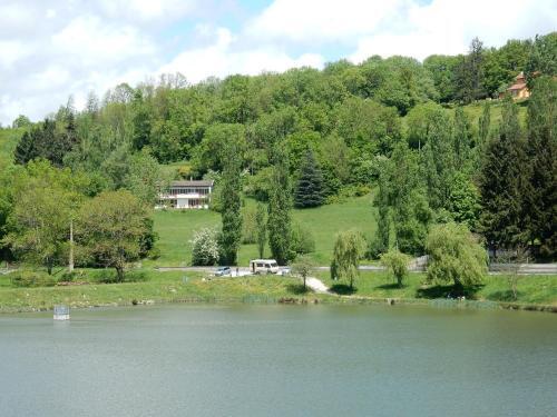 Comfortable Villa On Lake In Roybon