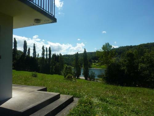 Comfortable Villa On Lake In Roybon