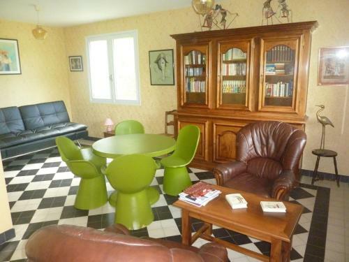 Comfortable Villa On Lake In Roybon