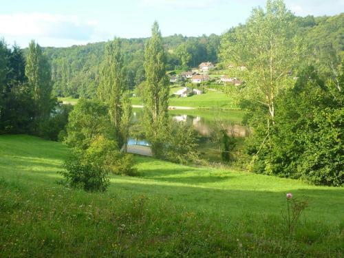 Comfortable Villa On Lake In Roybon