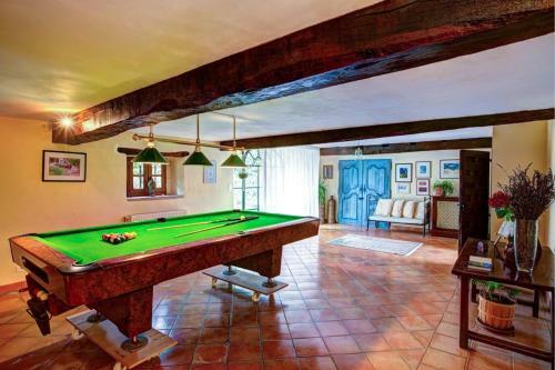 Saint-andre-de-najac Villa Sleeps 8 Pool Wifi