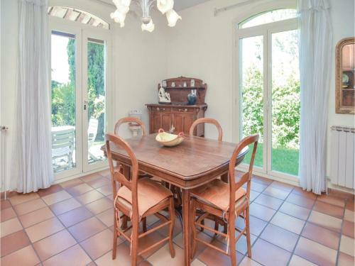 Three-bedroom Holiday Home In St-hilaire-d'ozlihan