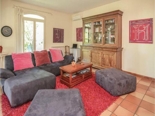 Three-bedroom Holiday Home In St-hilaire-d'ozlihan