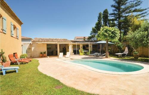 Three-bedroom Holiday Home In St-hilaire-d'ozlihan
