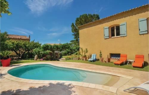 Three-bedroom Holiday Home In St-hilaire-d'ozlihan
