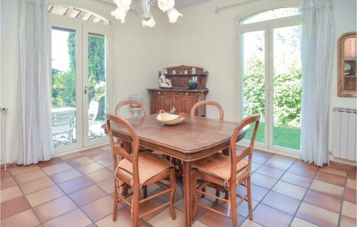 Three-bedroom Holiday Home In St-hilaire-d'ozlihan