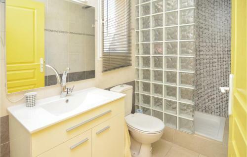 Three-bedroom Holiday Home In St-hilaire-d'ozlihan