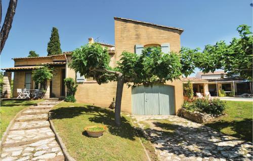 Three-bedroom Holiday Home In St-hilaire-d'ozlihan