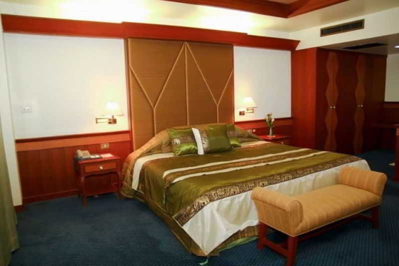 Charoen Hotel