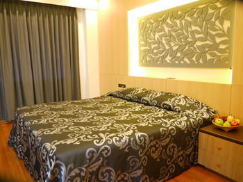 Charoen Hotel