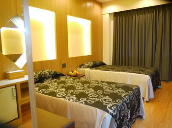 Charoen Hotel