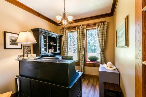 Bed & Breakfast Rustlers Lodge