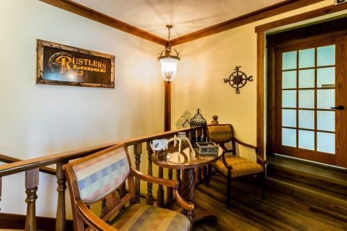 Bed & Breakfast Rustlers Lodge