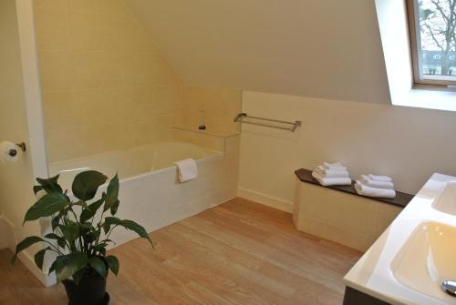 Bed & Breakfast Au Logis De La Rance