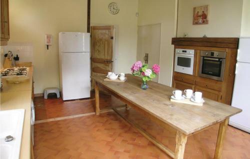 Thirteen-bedroom Holiday Home In St. Medard De Mussidan