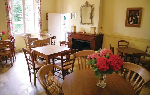Thirteen-bedroom Holiday Home In St. Medard De Mussidan
