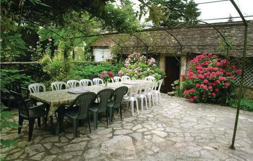 Thirteen-bedroom Holiday Home In St. Medard De Mussidan