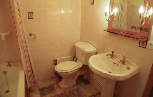 Thirteen-bedroom Holiday Home In St. Medard De Mussidan