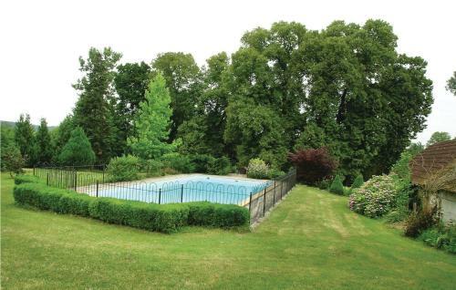 Thirteen-bedroom Holiday Home In St. Medard De Mussidan